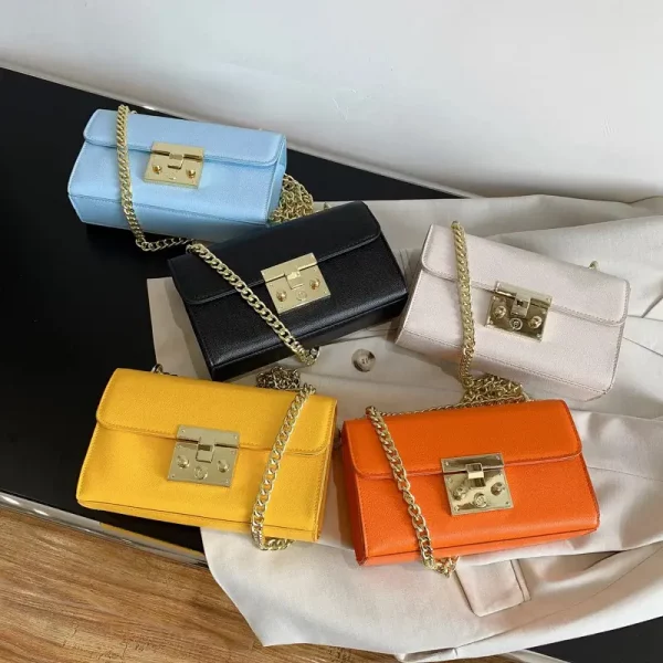 Sac Elegant ( chaine en or ) format petit coffret